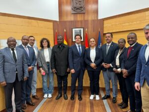 La delegación angoleña durante la visita al Ayuntamiento de Las Rozas